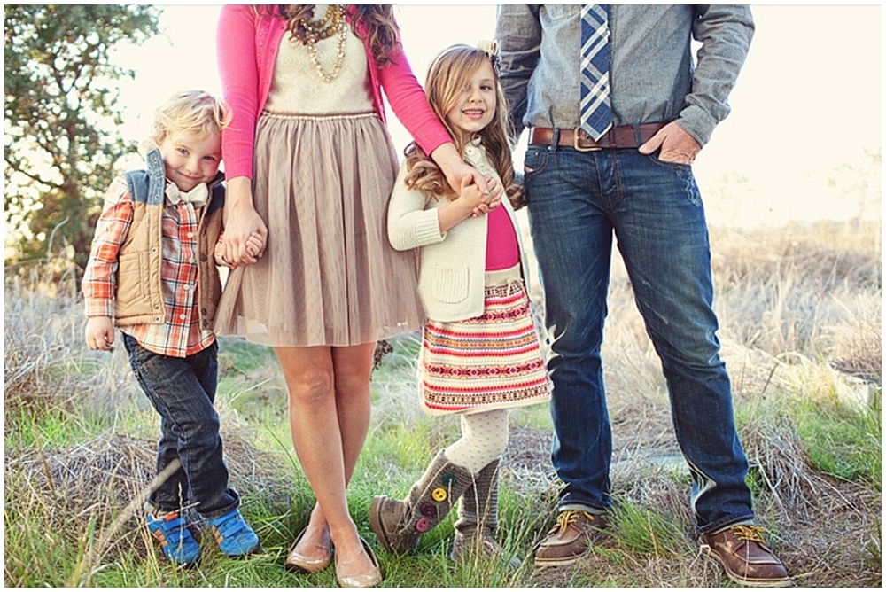 Great family. Подходящая одежда для семья. Одежда в разнобой на семейной фотосессии. Неподходящая семейная одежда для фотосессий. Семейные фото Луки.